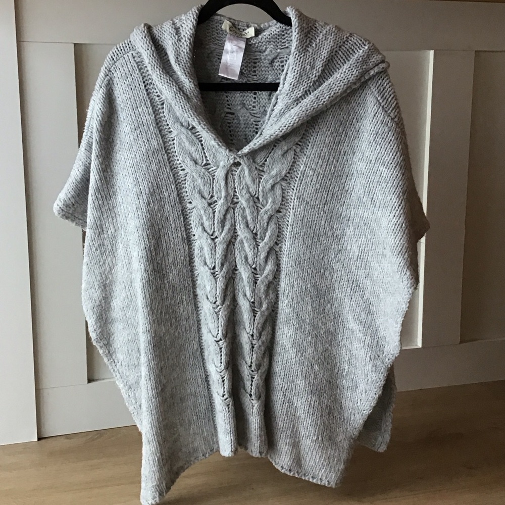 Italian O/S Gray Cable Knit Women's Poncho